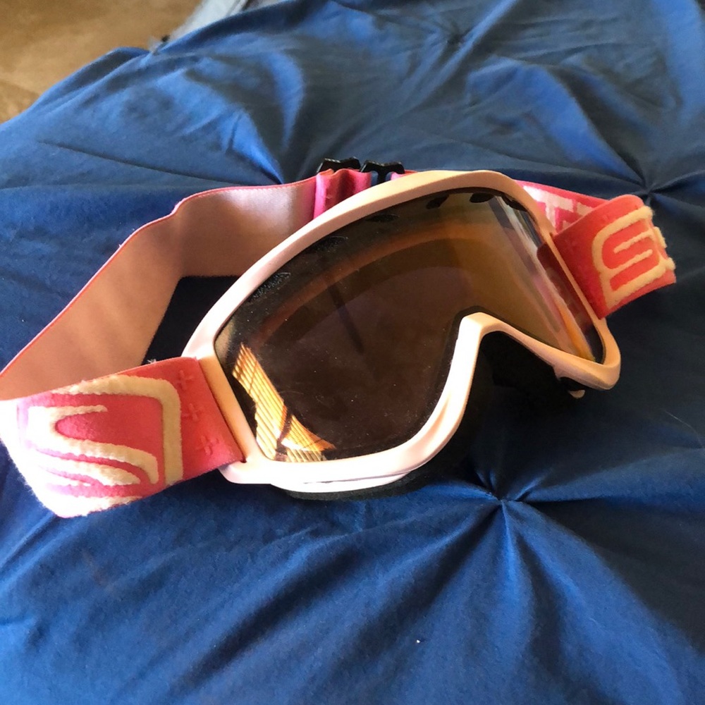 Snowboarding / ski goggles
